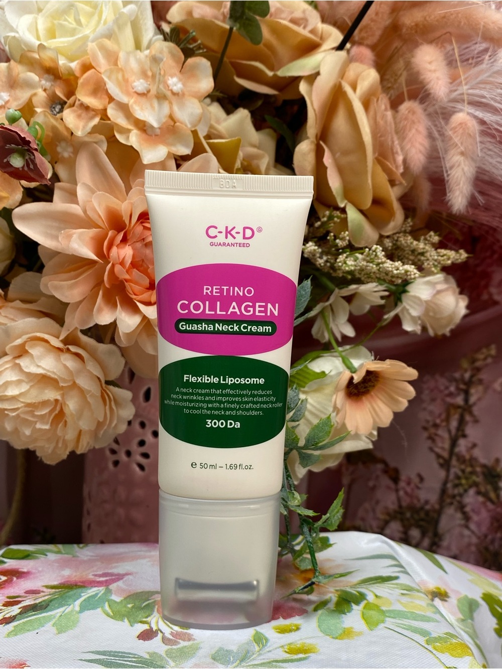 Retino Collagen Guasha Neck Cream — Pink/Green